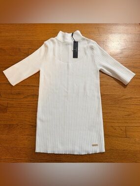 NWT T-Tahari Short Sleeve Turtleneck Sweater